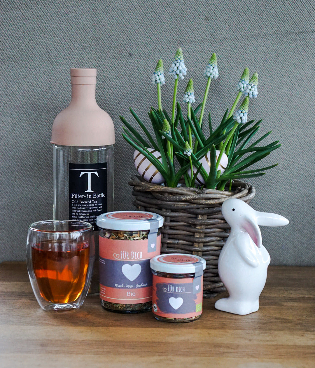 Eisteeflasche mit Siebeinsatz