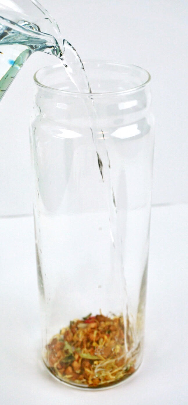 Eisteeflasche mit Siebeinsatz